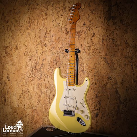 Fender AVRI '57 Stratocaster Vintage White 1997 USA электрогитара