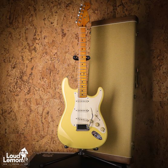 Fender AVRI '57 Stratocaster Vintage White 1997 USA электрогитара