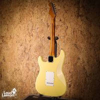 Fender AVRI '57 Stratocaster Vintage White 1997 USA электрогитара