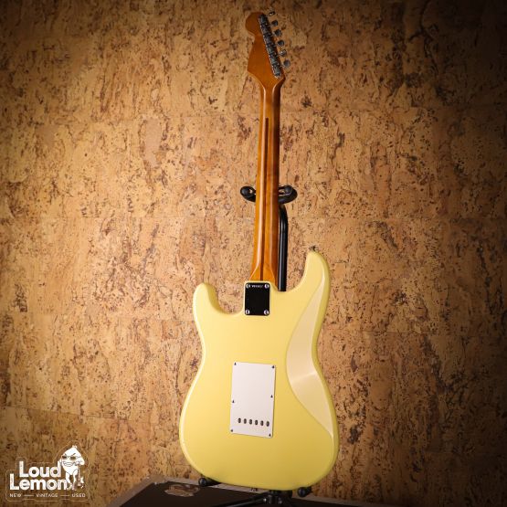 Fender AVRI '57 Stratocaster Vintage White 1997 USA электрогитара