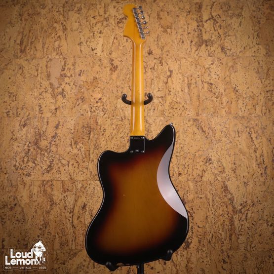 Fender AVRI '62 Jaguar w/ Mastery Bridge 3-Color Sunburst 2005 USA электрогитара