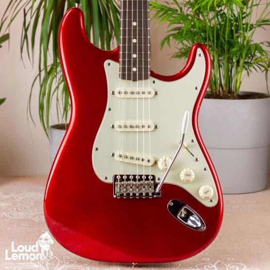 Fender AVRI '62 Stratocaster Candy Apple Red 1999 USA электрогитара