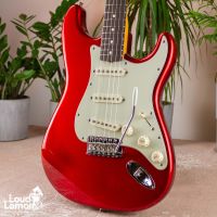Fender AVRI '62 Stratocaster Candy Apple Red 1999 USA электрогитара