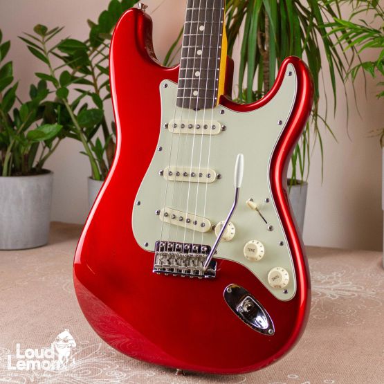 Fender AVRI '62 Stratocaster Candy Apple Red 1999 USA электрогитара