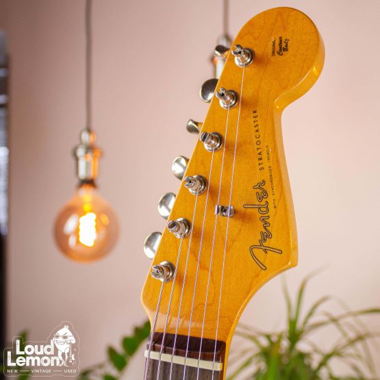 Fender AVRI '62 Stratocaster Candy Apple Red 1999 USA электрогитара