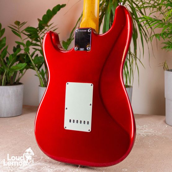 Fender AVRI '62 Stratocaster Candy Apple Red 1999 USA электрогитара