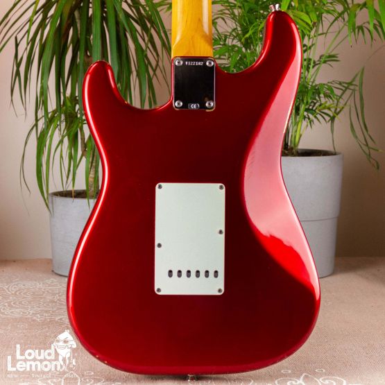 Fender AVRI '62 Stratocaster Candy Apple Red 1999 USA электрогитара