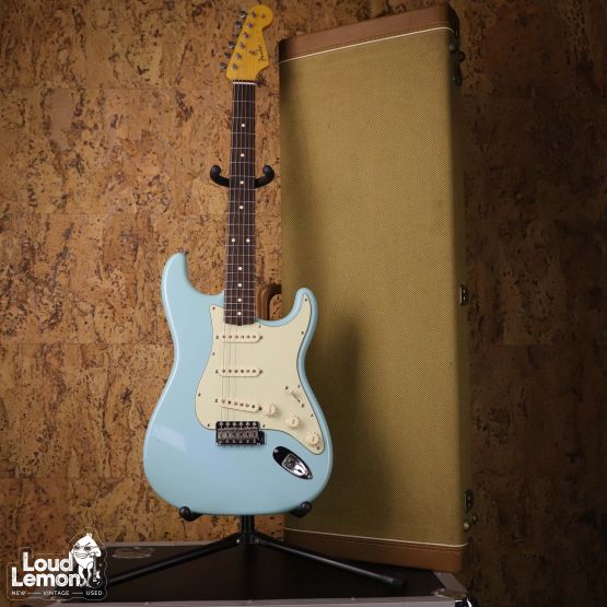 Fender AVRI '62 Stratocaster Daphne Blue 2007 USA электрогитара