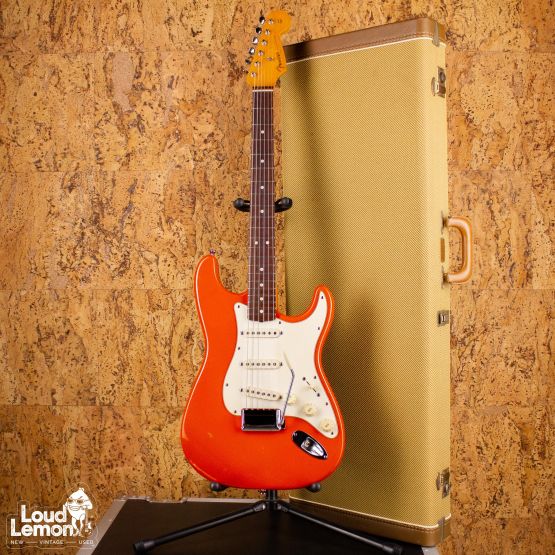 Fender AVRI '62 Stratocaster Fiesta Red 1995 USA электрогитара
