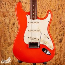 Fender AVRI '62 Stratocaster Fiesta Red 1995 USA электрогитара