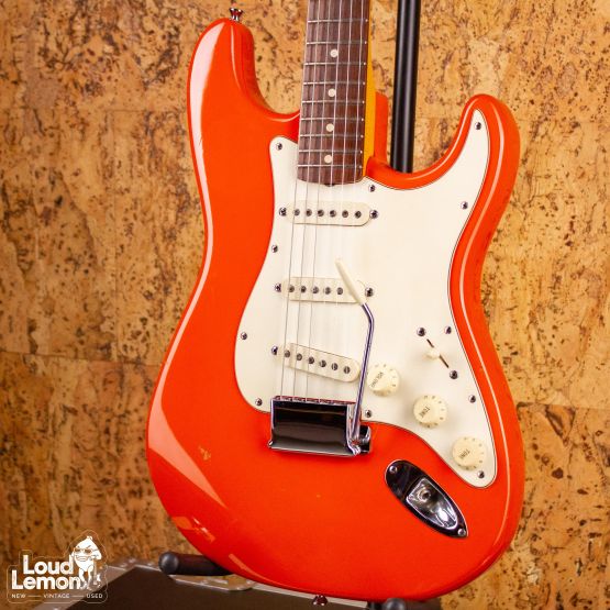 Fender AVRI '62 Stratocaster Fiesta Red 1995 USA электрогитара