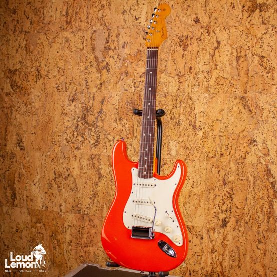 Fender AVRI '62 Stratocaster Fiesta Red 1995 USA электрогитара