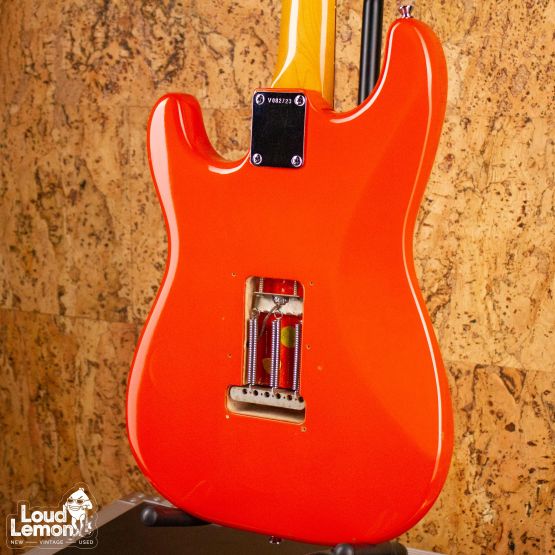 Fender AVRI '62 Stratocaster Fiesta Red 1995 USA электрогитара