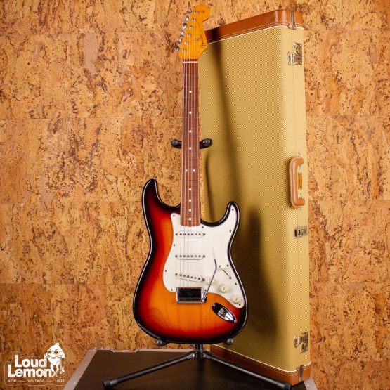Fender AVRI '62 Stratocaster Sunburst 1996 USA электрогитара