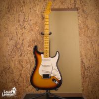 Fender AVRI ‘57 Stratocaster 2-Color Sunburst 2011 USA электрогитара