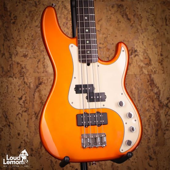 Fender American Deluxe Precision Bass Candy Tangerine 2002 USA бас-гитара