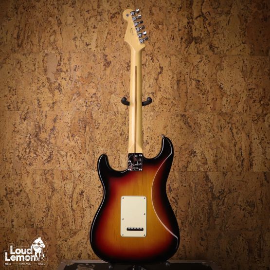 Fender American Deluxe Stratocaster 3-Color Sunburst 2006 USA электрогитара