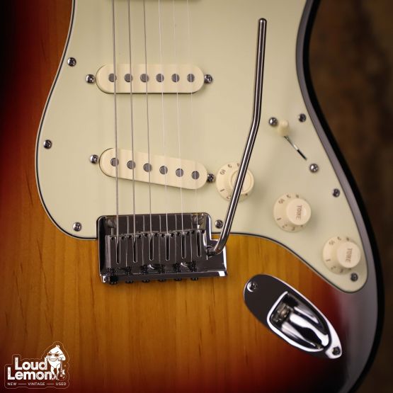 Fender American Deluxe Stratocaster 3-Color Sunburst 2006 USA электрогитара