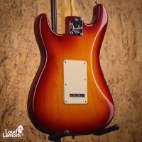 Fender American Deluxe Stratocaster Aged Cherry Burst 2002 USA электрогитара