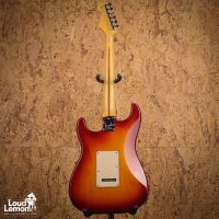 Fender American Deluxe Stratocaster Aged Cherry Burst 2002 USA электрогитара