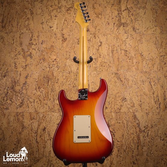 Fender American Deluxe Stratocaster Aged Cherry Burst 2002 USA электрогитара