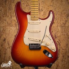 Fender American Deluxe Stratocaster Aged Cherry Burst 2002 USA электрогитара