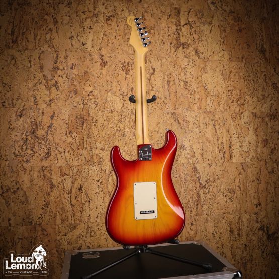 Fender American Deluxe Stratocaster Aged Cherry Burst 2003 USA электрогитара