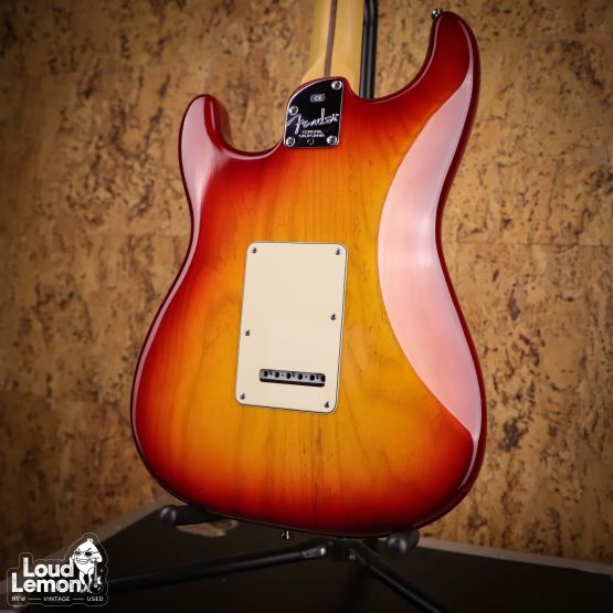 Fender American Deluxe Stratocaster Aged Cherry Burst 2003 USA электрогитара