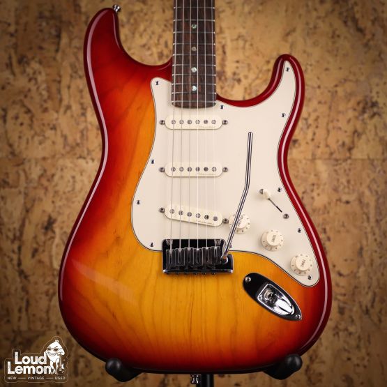 Fender American Deluxe Stratocaster Aged Cherry Burst 2003 USA электрогитара