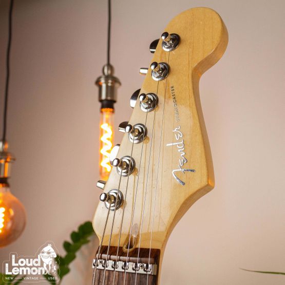 Fender American Deluxe Stratocaster HSS Amber 2009 USA электрогитара