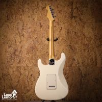 Fender American Deluxe Stratocaster Olympic White 2003 USA w/ Lacquer Refinish электрогитара