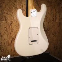 Fender American Deluxe Stratocaster Olympic White 2003 USA w/ Lacquer Refinish электрогитара