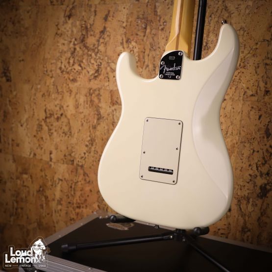 Fender American Deluxe Stratocaster Olympic White 2003 USA w/ Lacquer Refinish электрогитара
