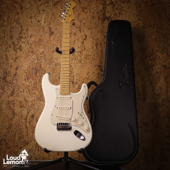 Fender American Deluxe Stratocaster Olympic White 2003 USA w/ Lacquer Refinish электрогитара