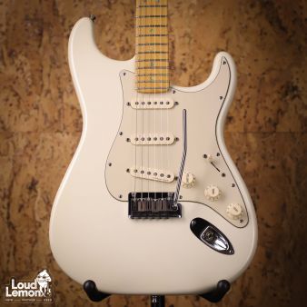 Fender American Deluxe Stratocaster Olympic White 2003 USA w/ Lacquer Refinish электрогитара