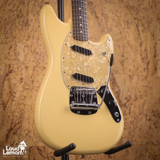 Fender American Performer Mustang Vintage White 2018 USA электрогитара