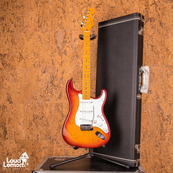 Fender Custom Shop Custom Deluxe Stratocaster Aged Cherry Sunburst 2013 USA электрогитара