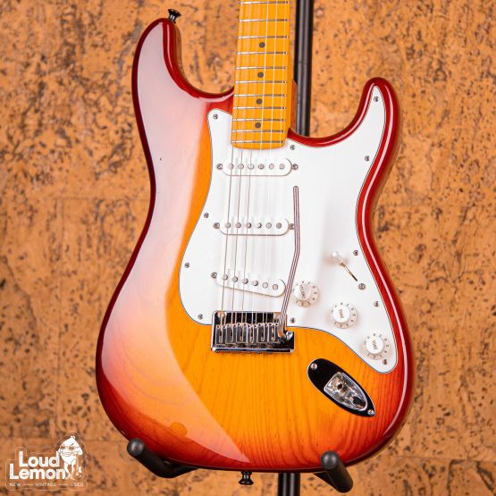 Fender Custom Shop Custom Deluxe Stratocaster Aged Cherry Sunburst 2013 USA электрогитара