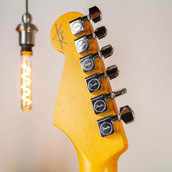 Fender Custom Shop Custom Deluxe Stratocaster Aged Cherry Sunburst 2013 USA электрогитара