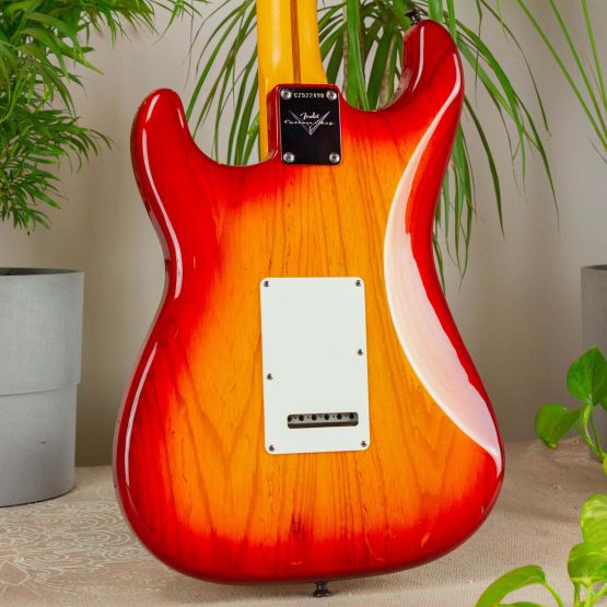 Fender Custom Shop Custom Deluxe Stratocaster Aged Cherry Sunburst 2013 USA электрогитара
