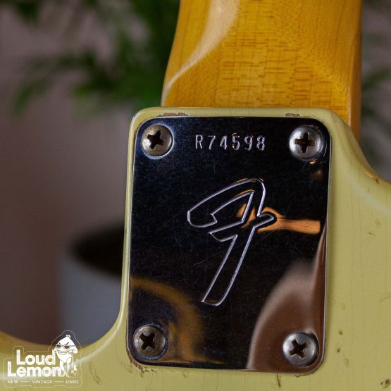 Fender Custom Shop Stratocaster 1969 Heavy Relic Aged Vintage White 2013 USA электрогитара