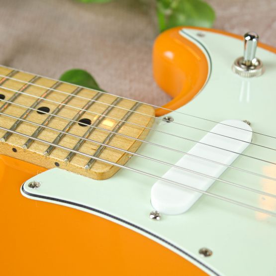 Fender Duo-Sonic Maple Fingerboard Capri Orange электрогитара