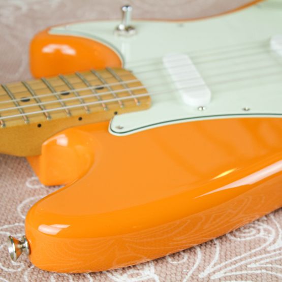 Fender Duo-Sonic Maple Fingerboard Capri Orange электрогитара