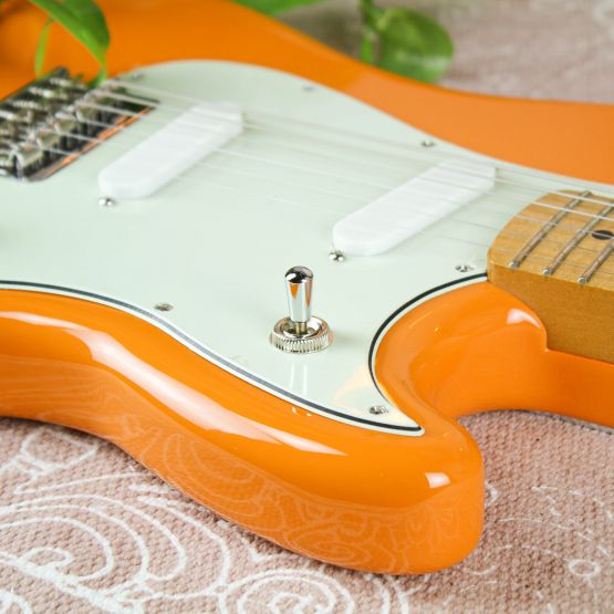 Fender Duo-Sonic Maple Fingerboard Capri Orange электрогитара
