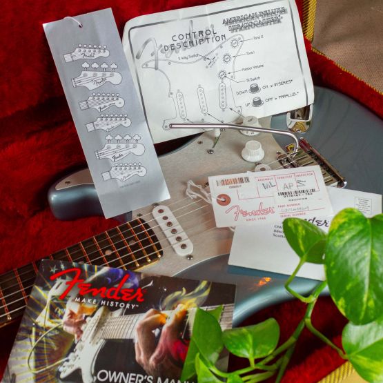 Fender FSR American Deluxe Stratocaster Ice Blue Metallic 2012 USA электрогитара