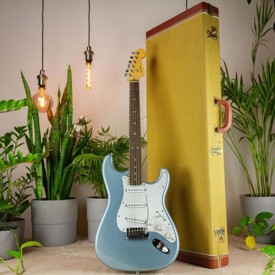 Fender FSR American Deluxe Stratocaster Ice Blue Metallic 2012 USA электрогитара