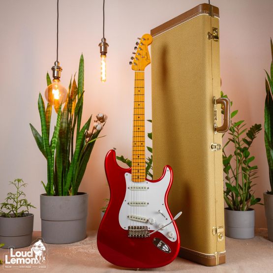 Fender Limited Edition AVRI '57 Stratocaster Candy Apple Red 2011 USA элетрогитара