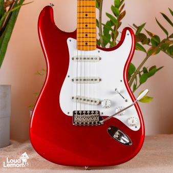 Fender Limited Edition AVRI '57 Stratocaster Candy Apple Red 2011 USA элетрогитара
