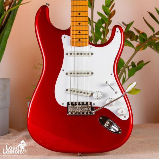 Fender Limited Edition AVRI '57 Stratocaster Candy Apple Red 2011 USA элетрогитара