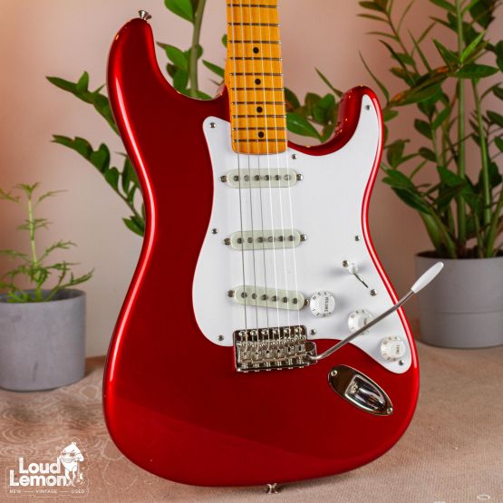 Fender Limited Edition AVRI '57 Stratocaster Candy Apple Red 2011 USA элетрогитара